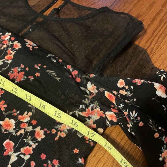 NWOT WHBM Floral print / mesh dot / blouse tiered bell sleeves stretch Small - Picture 11 of 12
